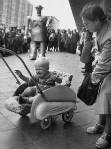1952 Robot "Sabor" frightening baby Hamburg, Germany